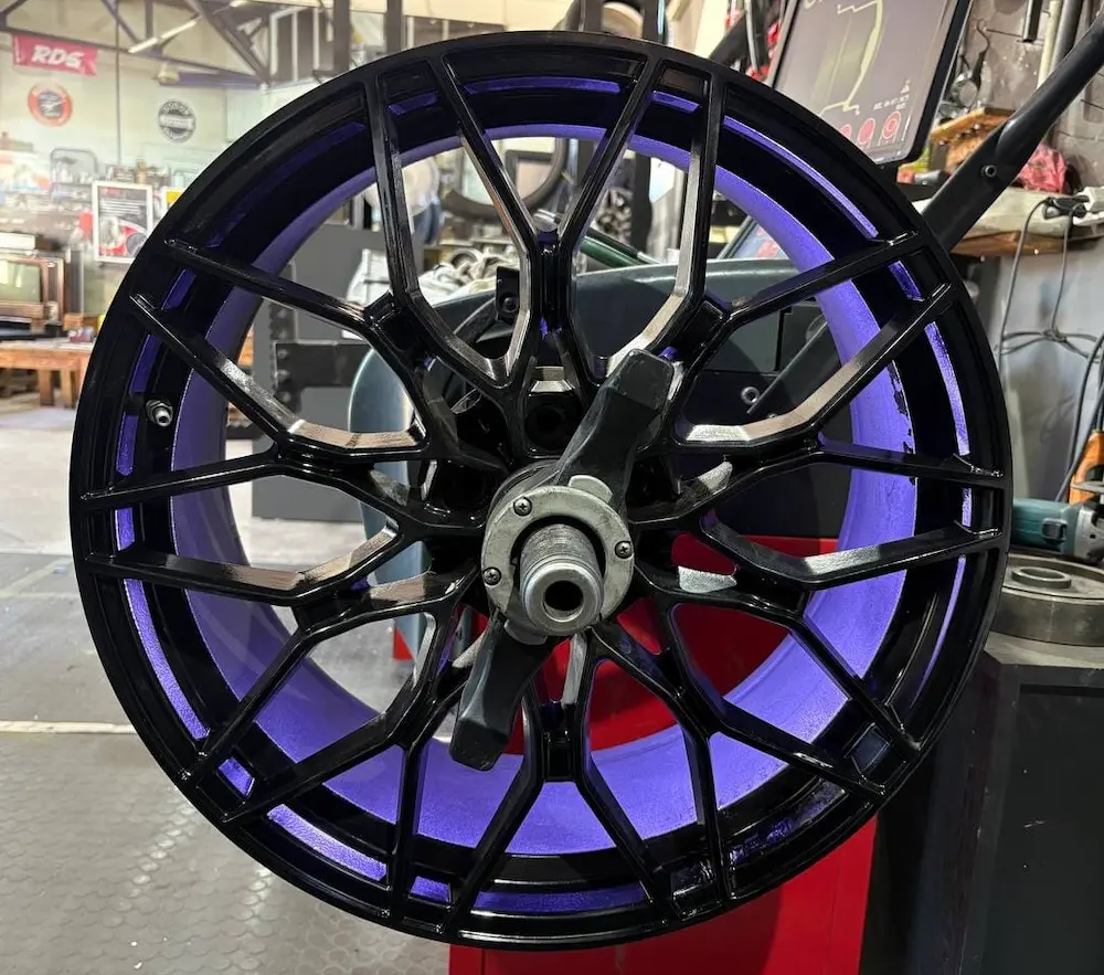 Чому варто обрати компанію 20 дюймів для ремонту легкосплавних дисків?