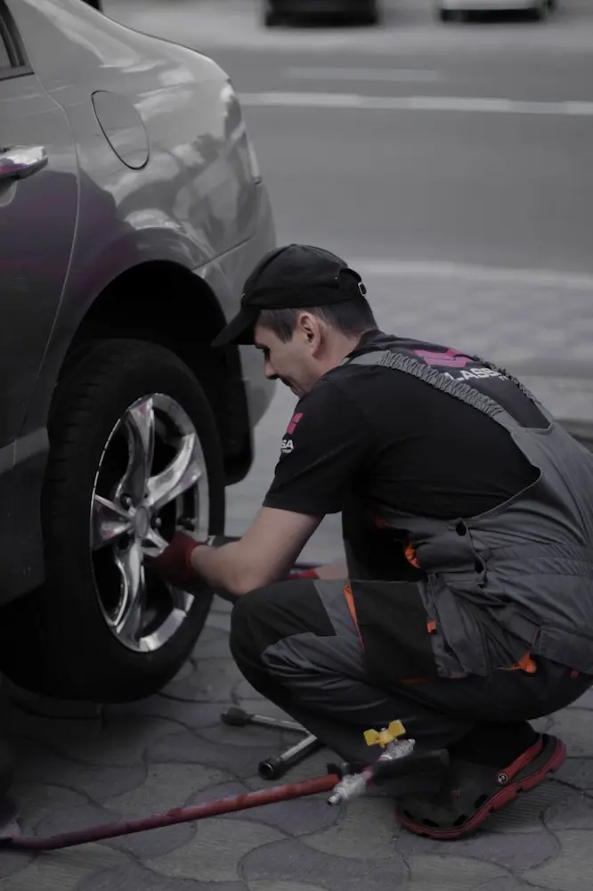 Роботи виконуються максимально акуратно, щоб не пошкодити диски та колеса