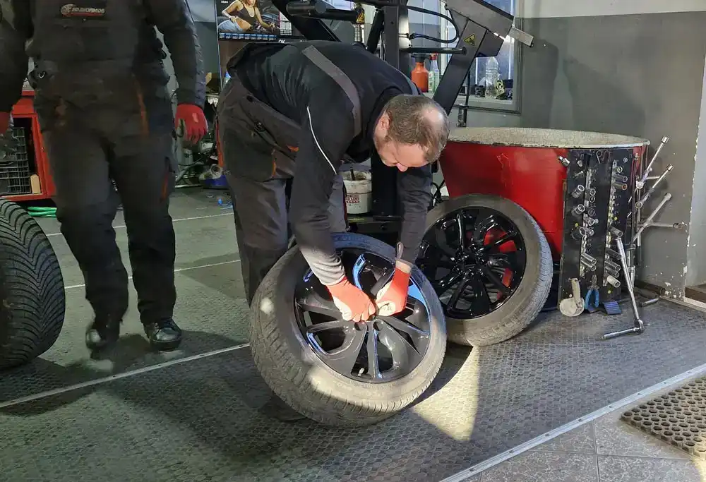 Додаткові послуги, мийка та зберігання шин