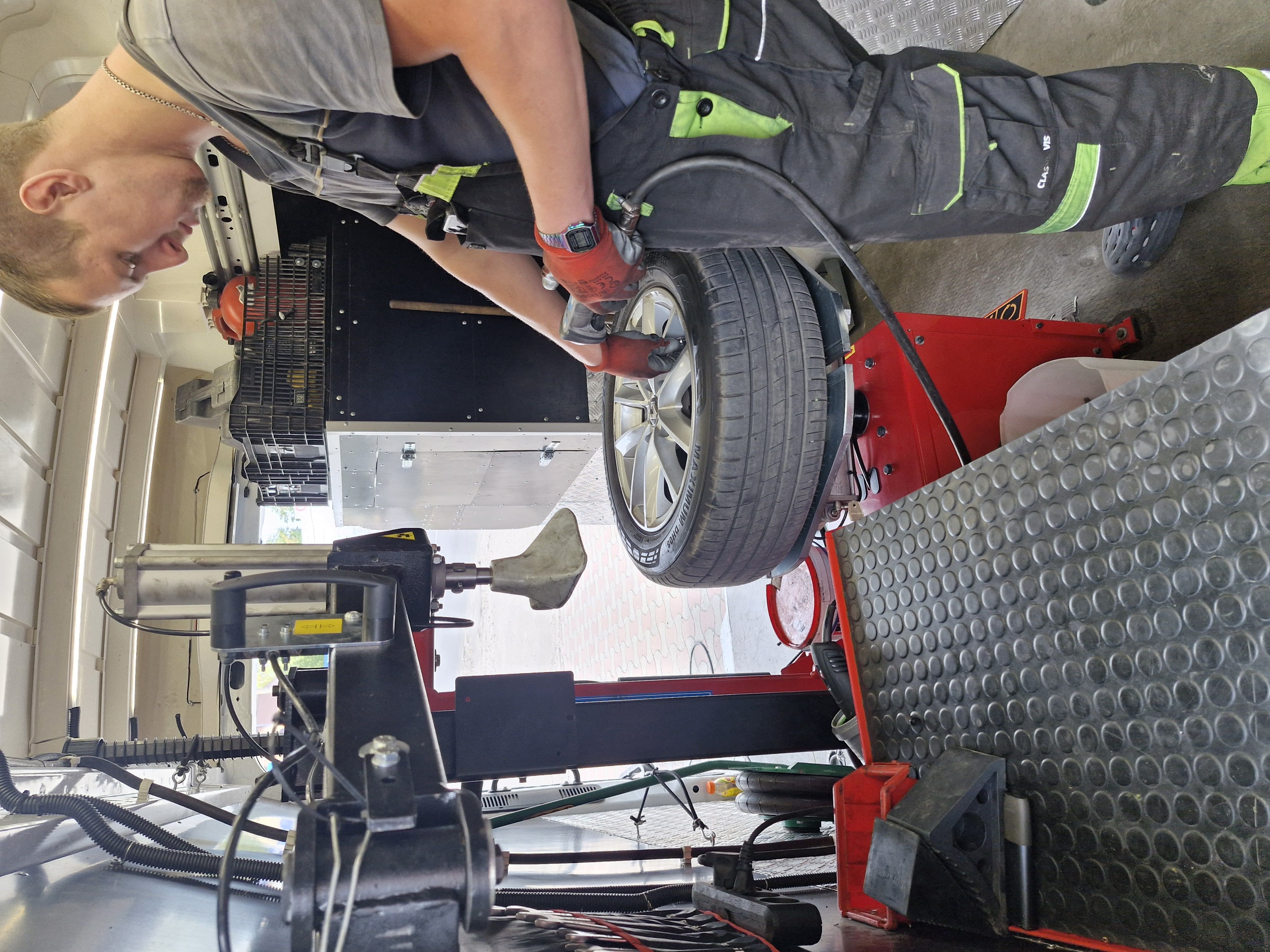 Мобильный шиномонтаж