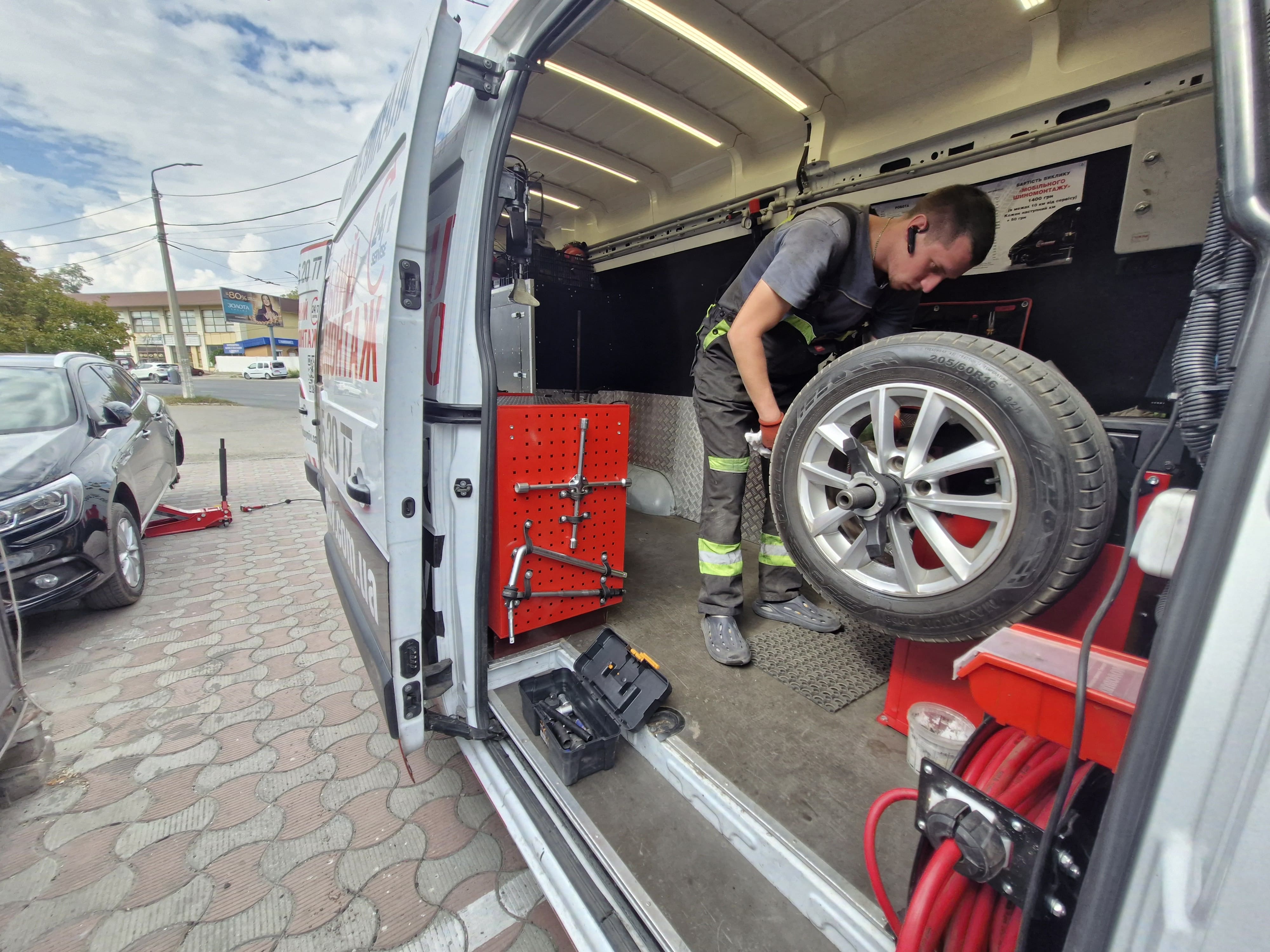 Мобильный шиномонтаж